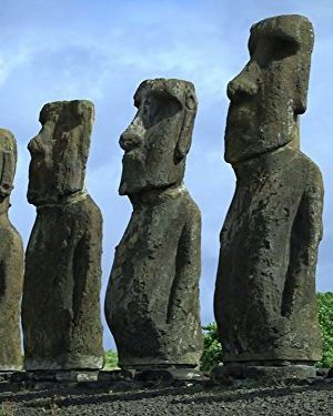 Treasures Decoded: Easter Island Heads海报封面图