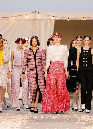 Chanel: Haute Couture Spring/Summer 2021海报封面图