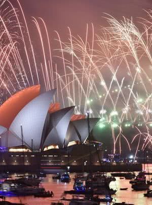 Sydney New Year's Eve 2010 Fireworks海报封面图