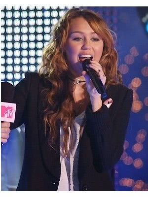 FNMTV Presents: A Miley-Sized Surprise... New Year's Eve 2009海报封面图